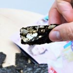 Хрустящие водоросли с кунжутом и воздушным коричневым рисом